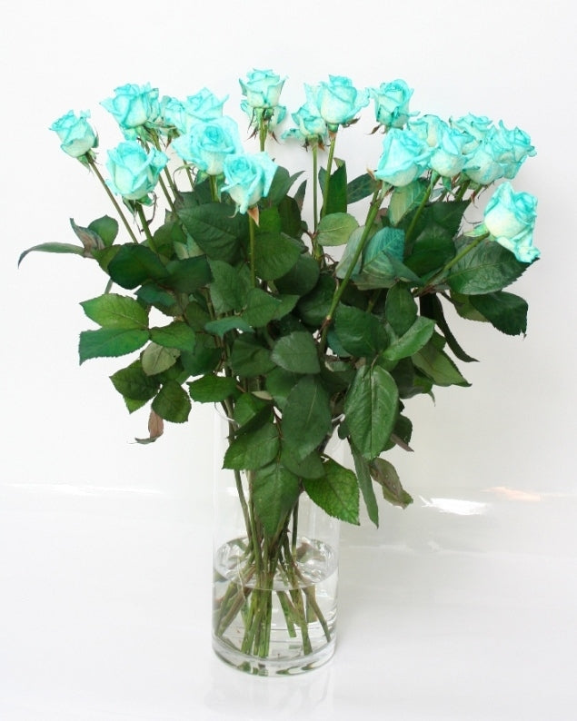 Rosenstrauß aus langer mittelgroßer großer Rosen Eisblau