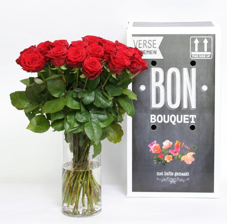 30 rote Rosenstrauß von großen Rosen
